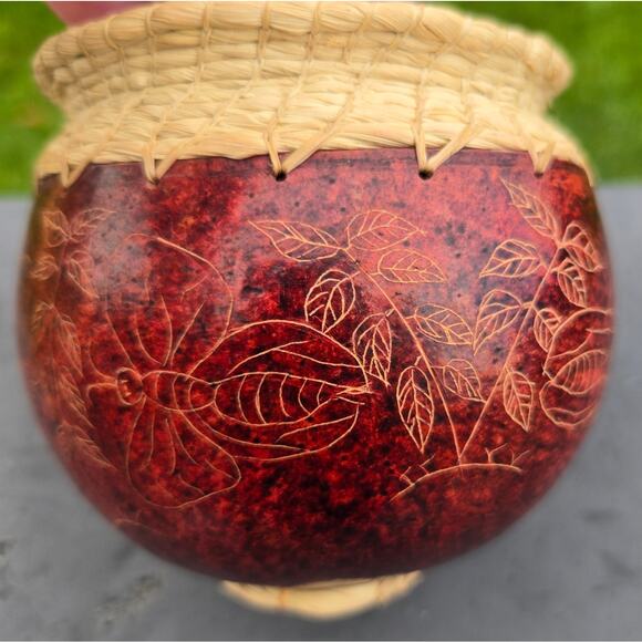 Bee-autiful Handmade Carved Woven Lidded Gourd Bee Themed Cranberry Red - Picture 6 of 14